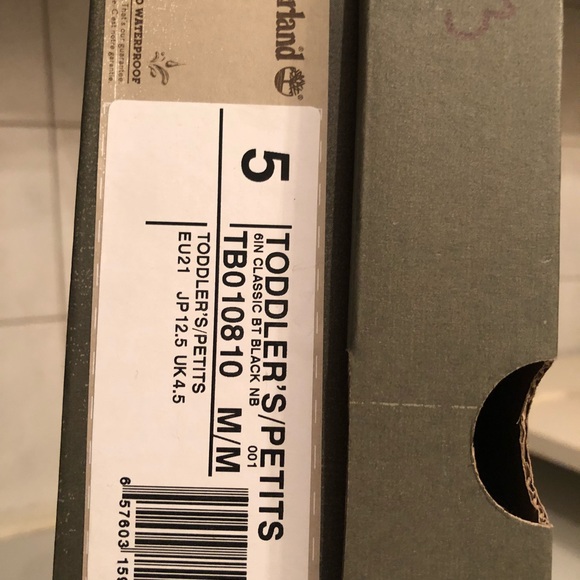 Toddler classic 6” black timbs - Picture 6 of 6